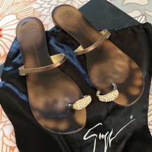 Embellished toe ring slides